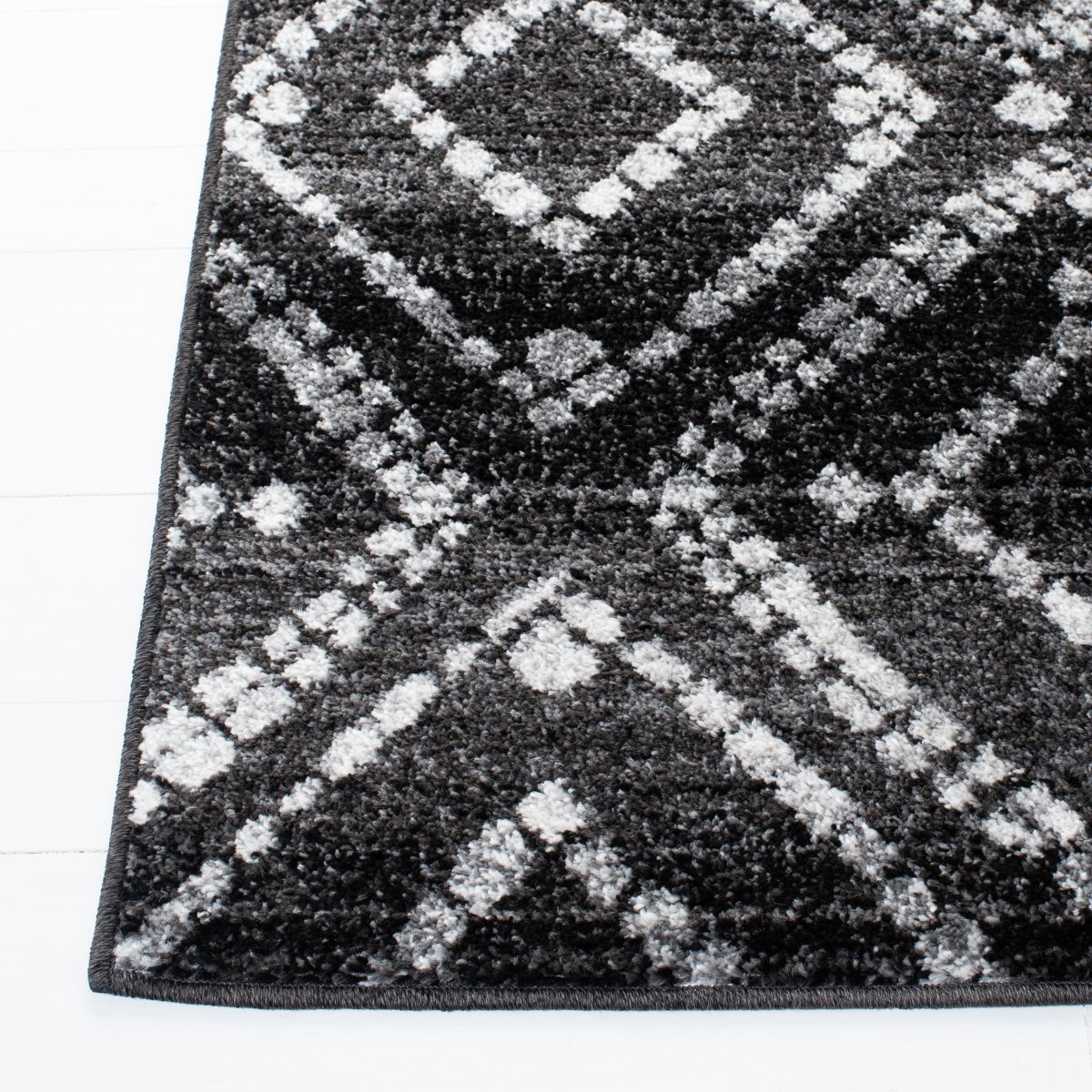Safavieh Adirondack Adr131A Black/Ivory Rug.