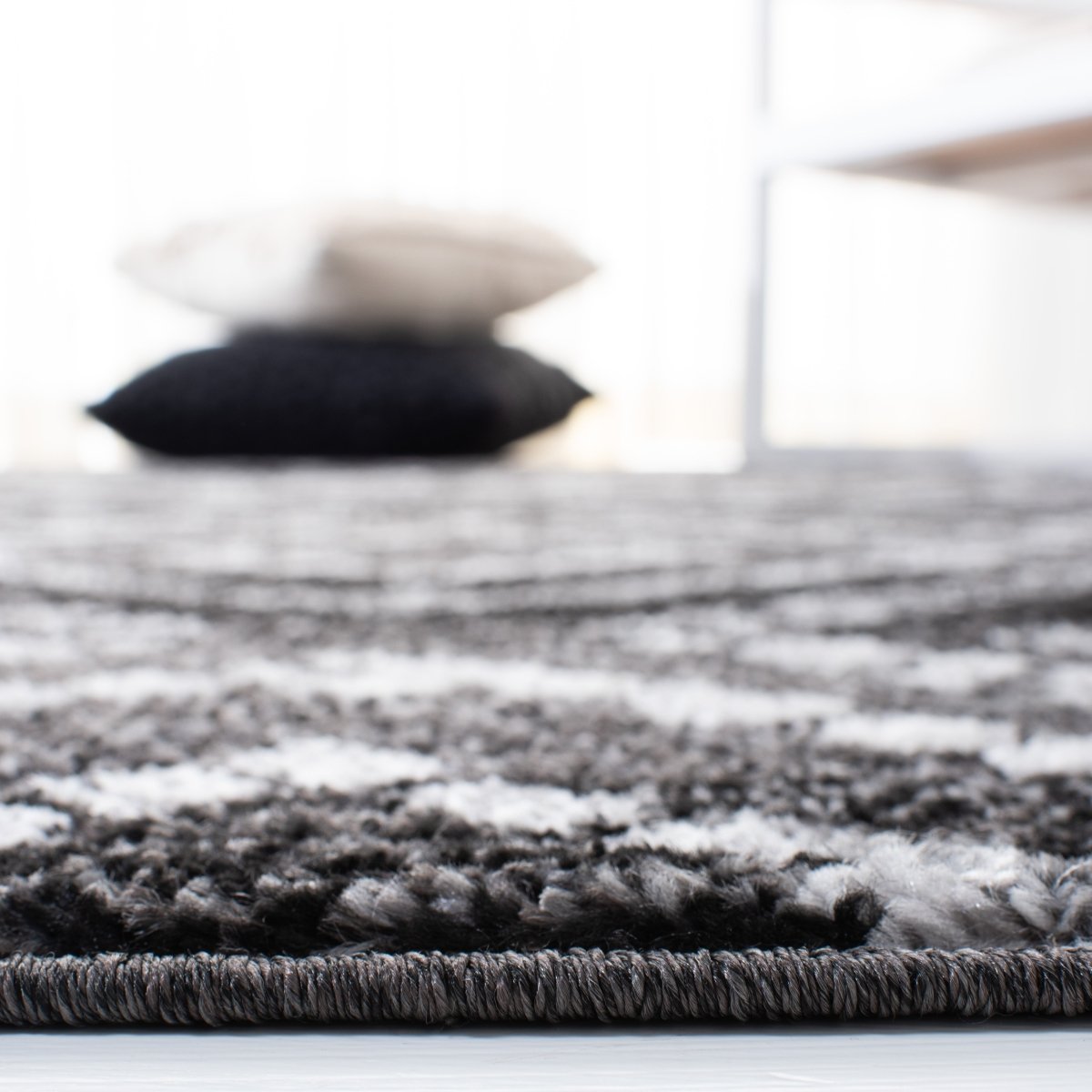 Safavieh Adirondack Adr131A Black/Ivory Rug.