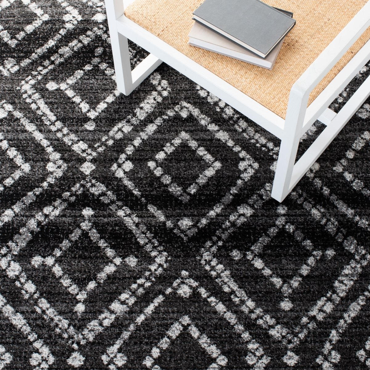 Safavieh Adirondack Adr131A Black/Ivory Rug.