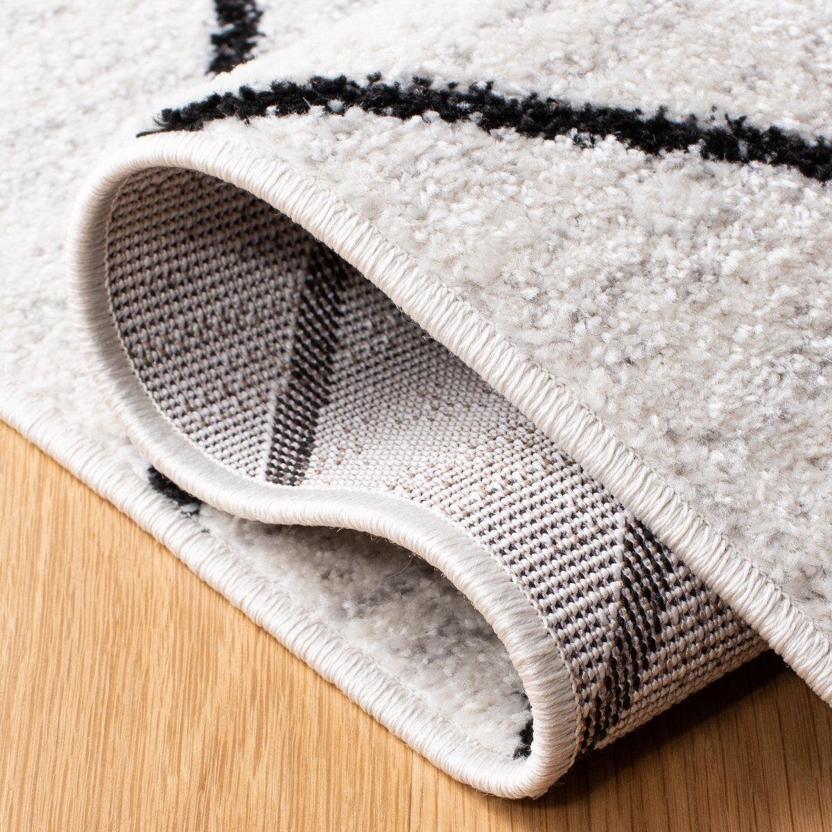 Safavieh Adirondack Adr241A Ivory/Black Rug.