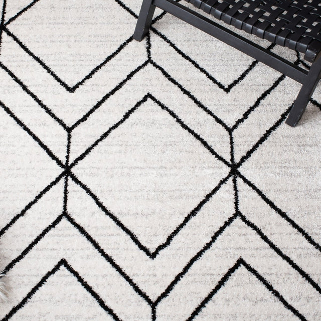 Safavieh Adirondack Adr241A Ivory/Black Rug.
