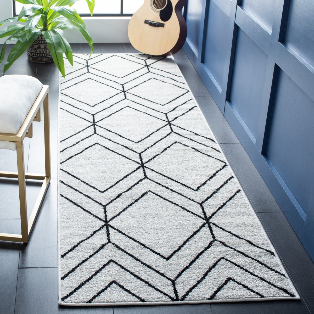 Safavieh Adirondack Adr241A Ivory/Black Rug.