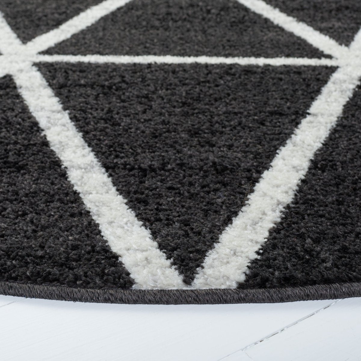 Safavieh Adirondack Adr262G Black/Ivory Rugs.