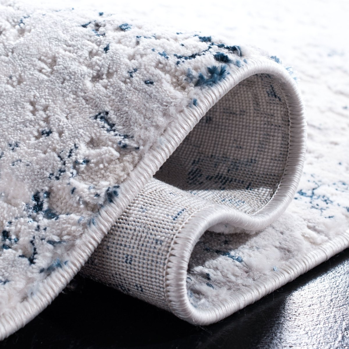 Safavieh Amalfi Amf572C Cream/Navy Rugs.