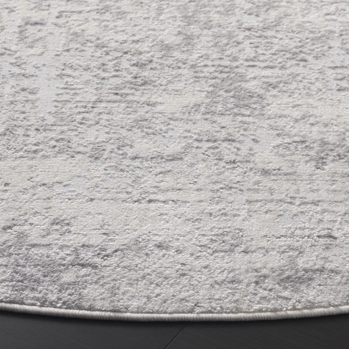 Safavieh Amelia 700 5'-3" x 5'-3" Rug in Ivory / Light Grey