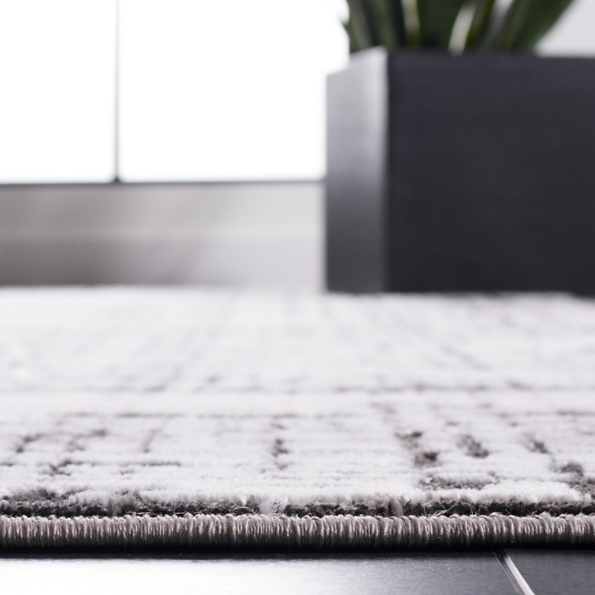 Safavieh Amelia Ala248H Grey/Charcoal Rug.