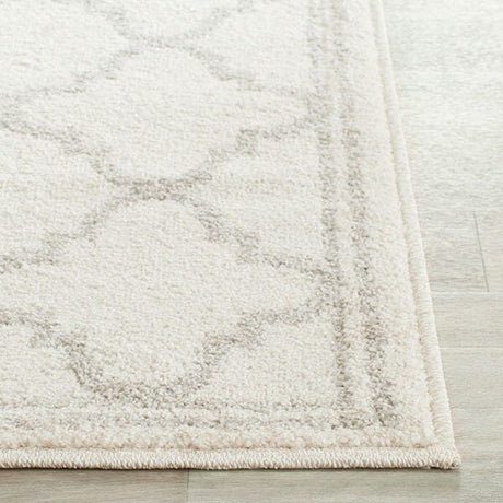 Safavieh Amherst Amt422E Beige / Light Grey Rugs.