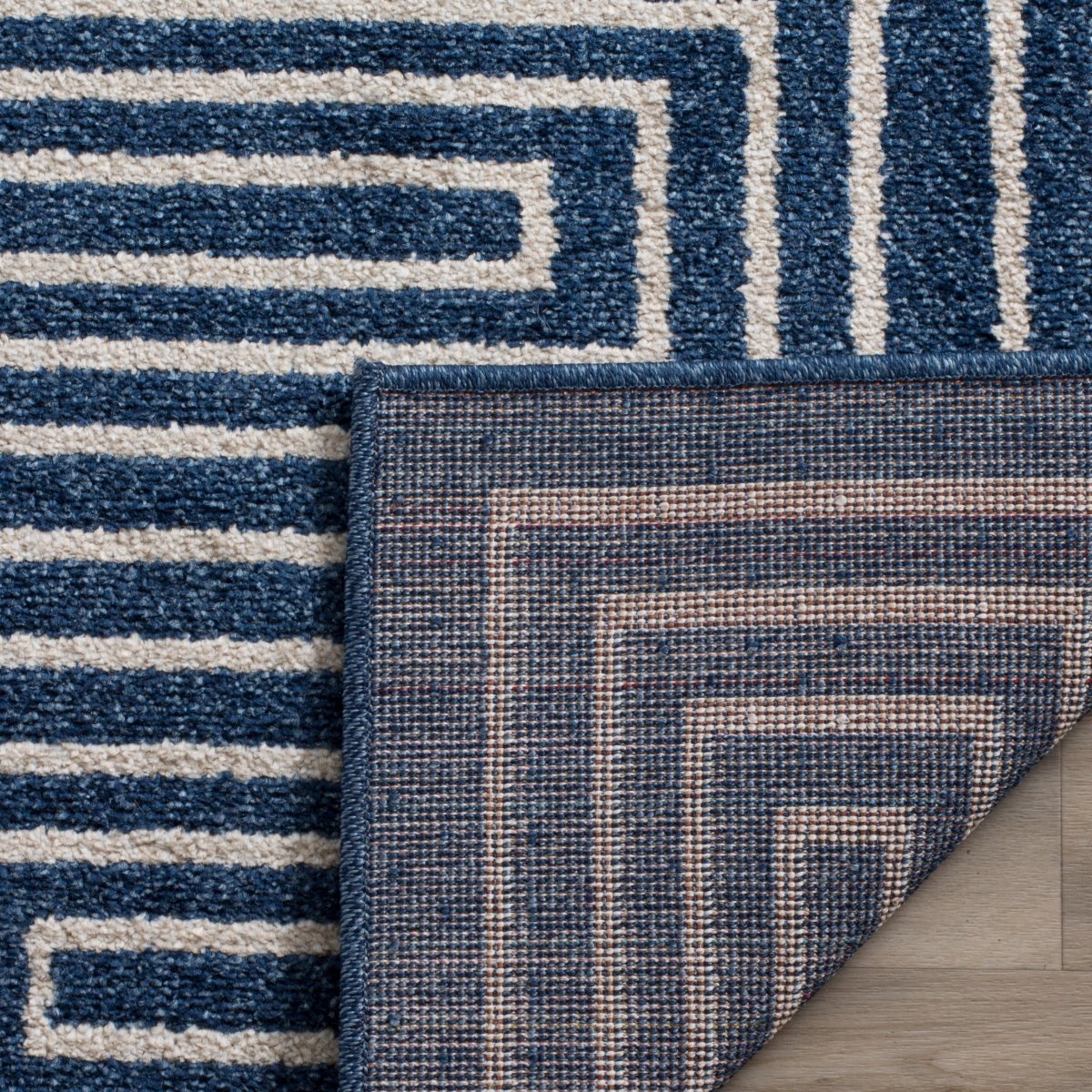 Safavieh Amherst Amt430P Navy/Ivory Rug.