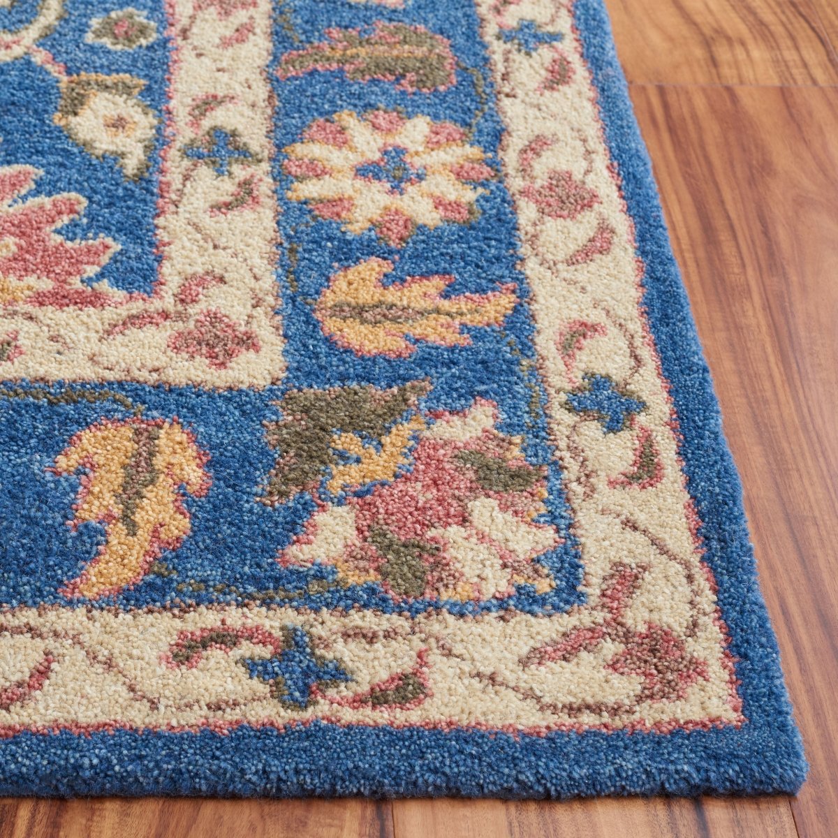 Safavieh Antiquity At511N Navy/Beige Rug.