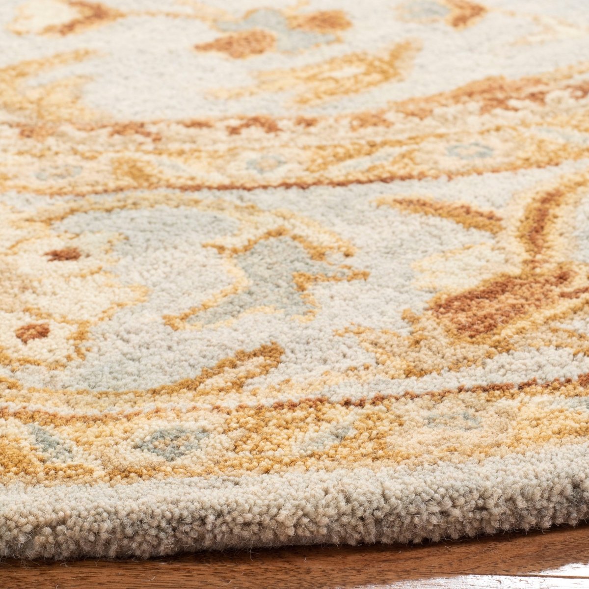 Safavieh Antiquity At60A Light Grey Rugs.