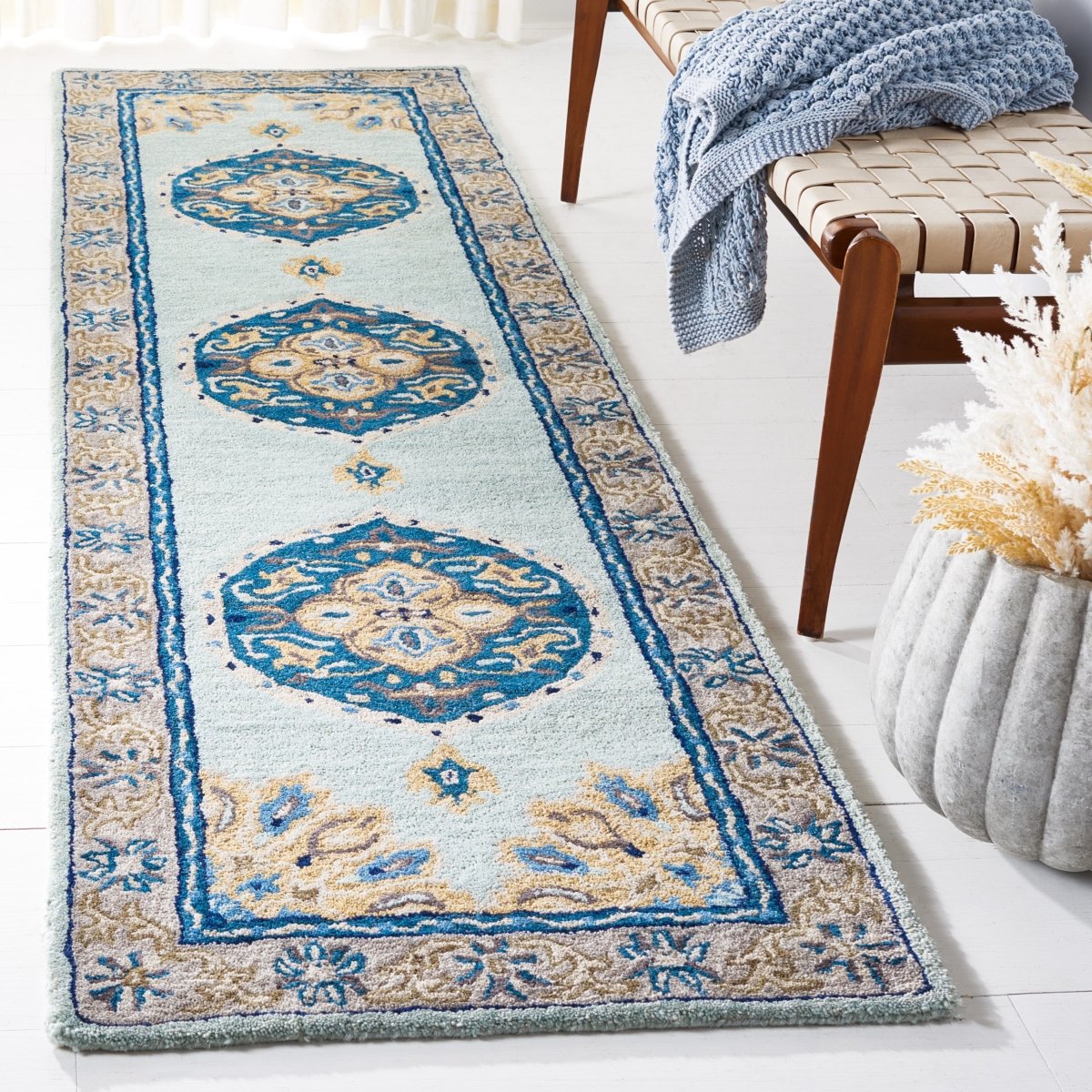 Safavieh Antiquity At66K Turquoise/Silver Rug.