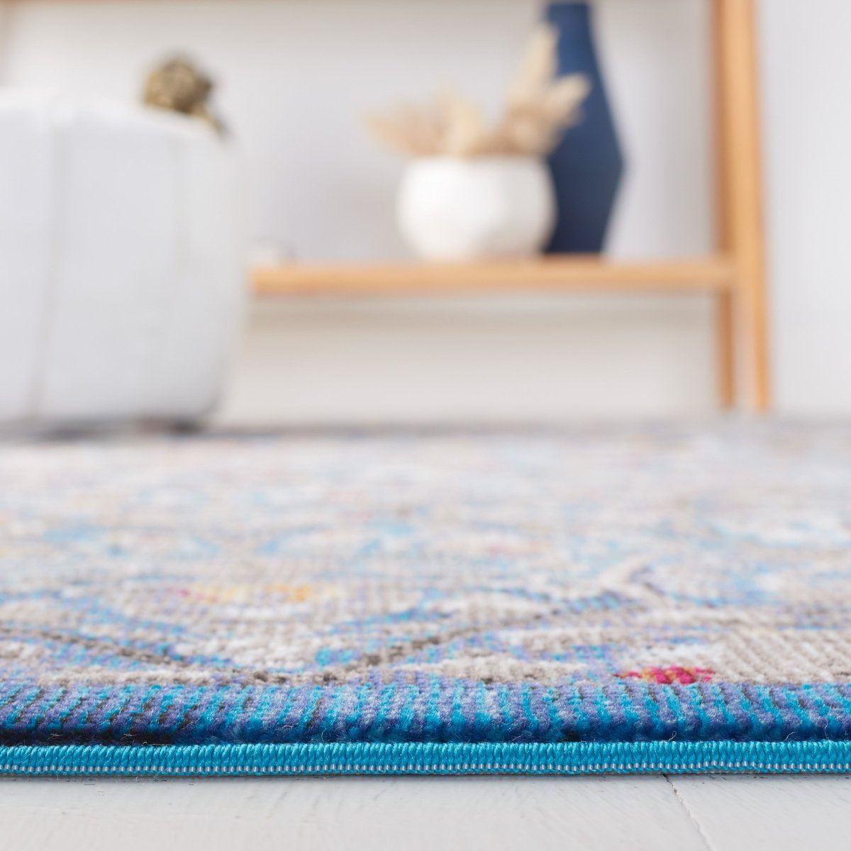 Safavieh Aria Ara112N Navy/Gold Rug.