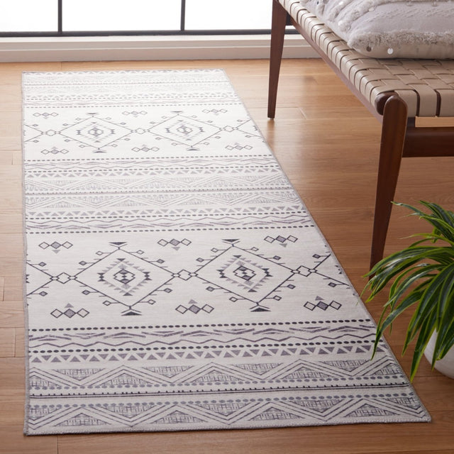 Safavieh Arizona Arz104B Beige/Charcoal Rug.