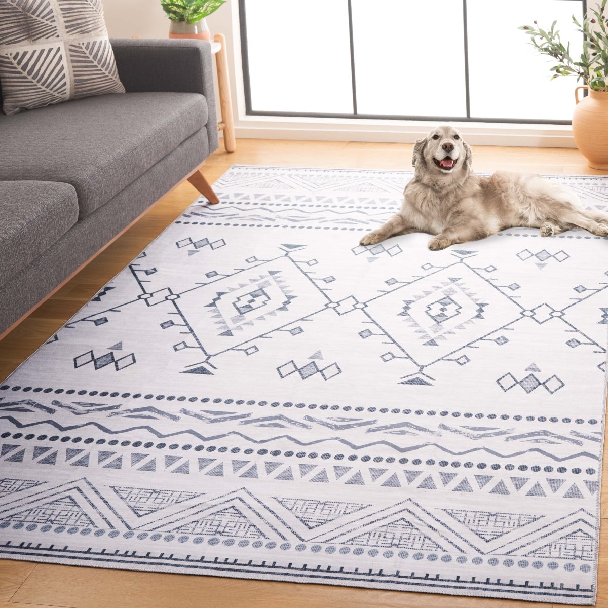 Safavieh Arizona Arz104B Beige/Charcoal Rug.