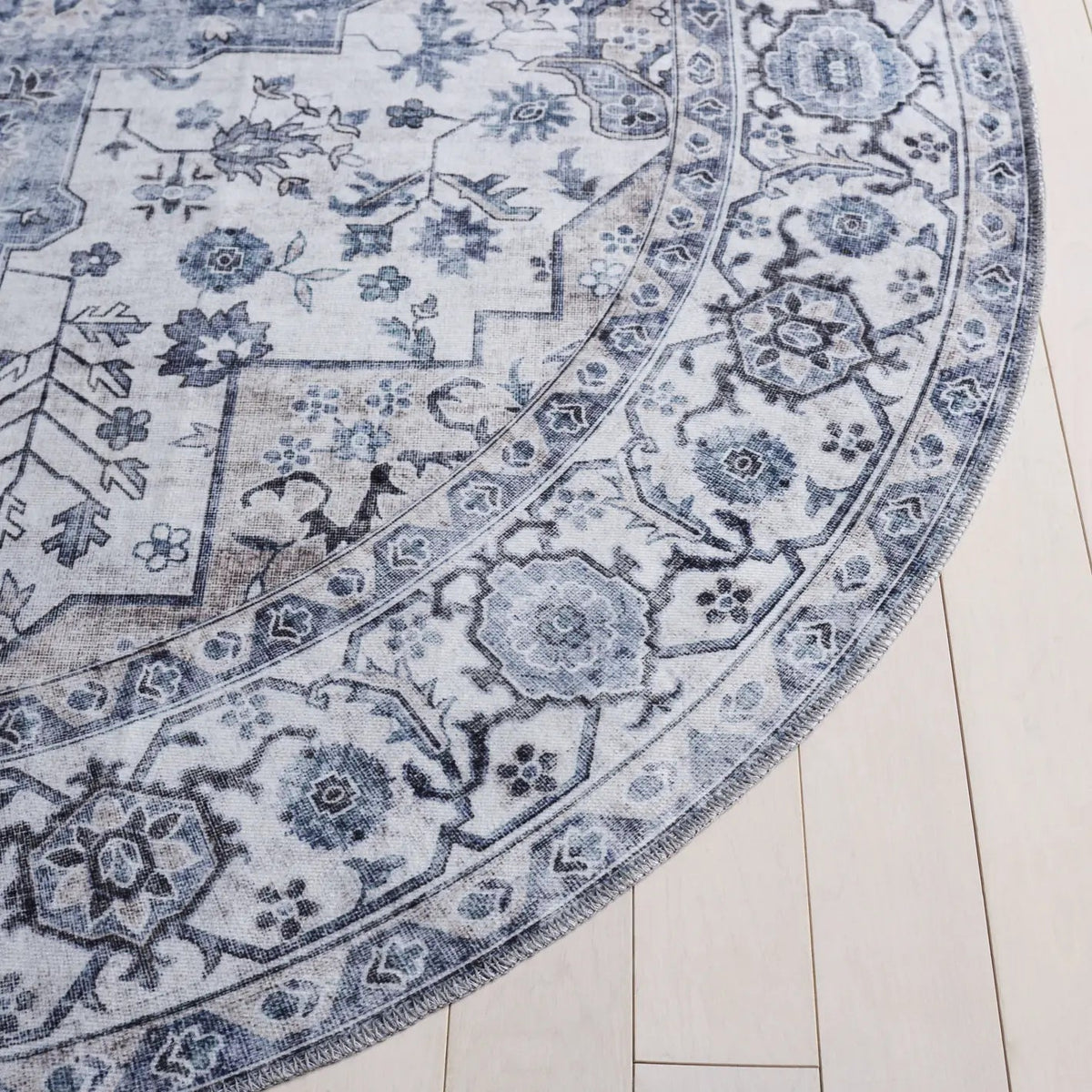 Safavieh Arizona 5'-0" x 8'-0" Rug in Ivory / Blue