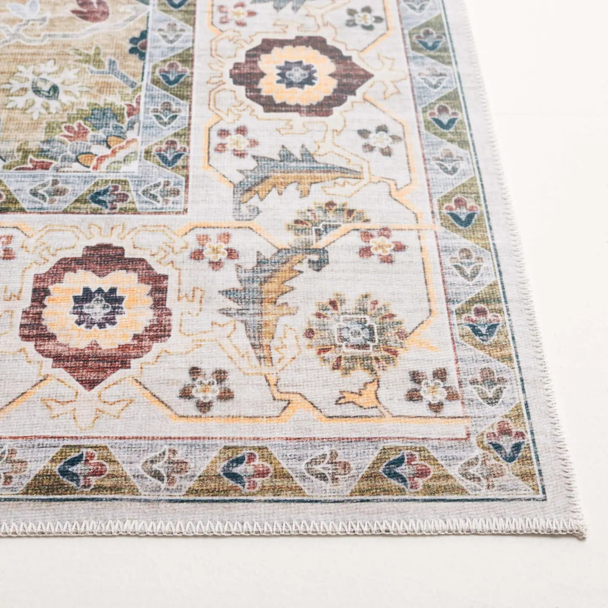 Safavieh Arizona 4'-0" x 6'-0" Rug in Light Green / Beige