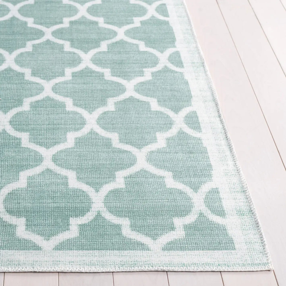 Safavieh Arizona 4'-0" x 6'-0" Rug in Sage / Ivory
