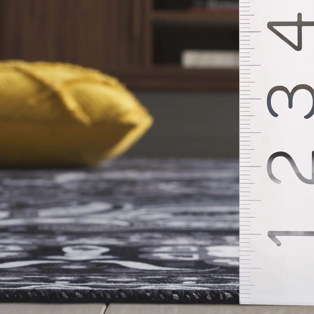 Safavieh Arizona 4'-0" x 6'-0" Rug in Black / Grey