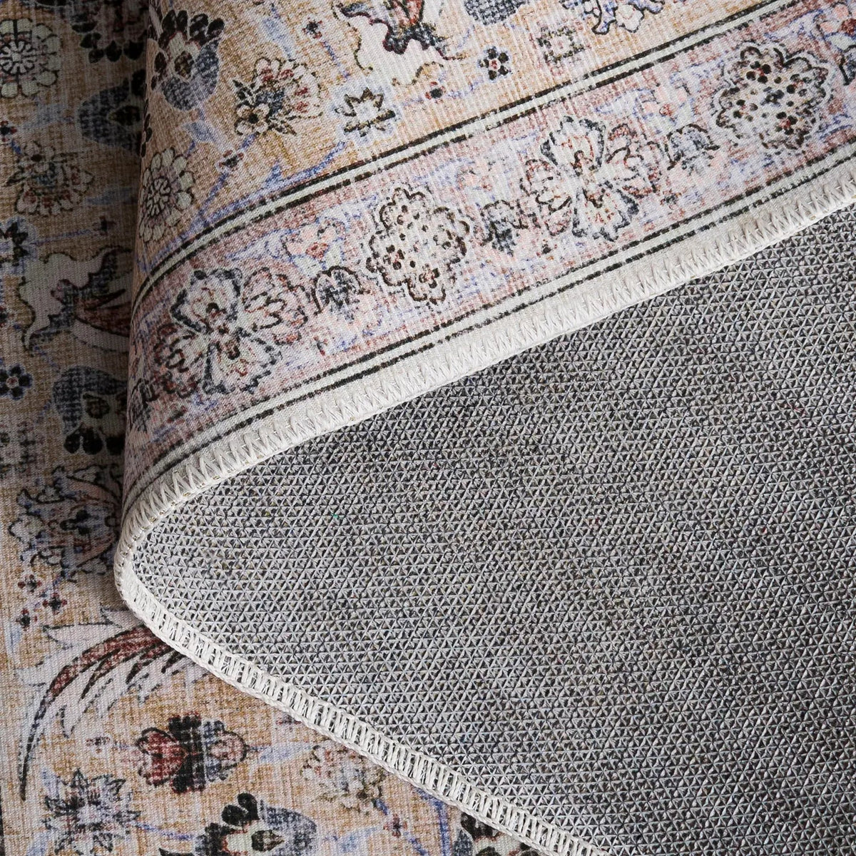 Safavieh Arizona 4'-0" x 6'-0" Rug in Light Green / Beige