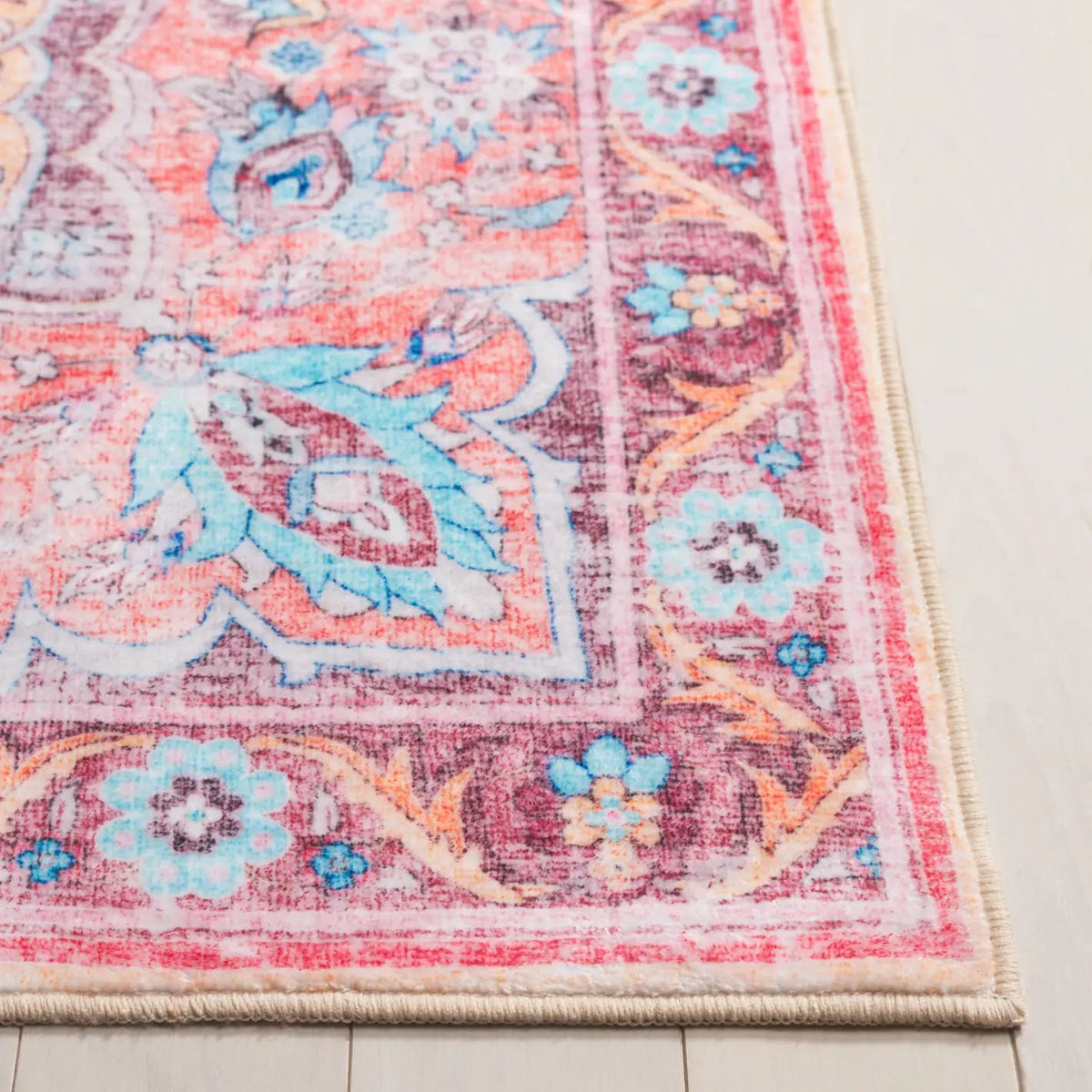 Safavieh Arizona 4'-0" x 6'-0" Rug in Pink / Beige