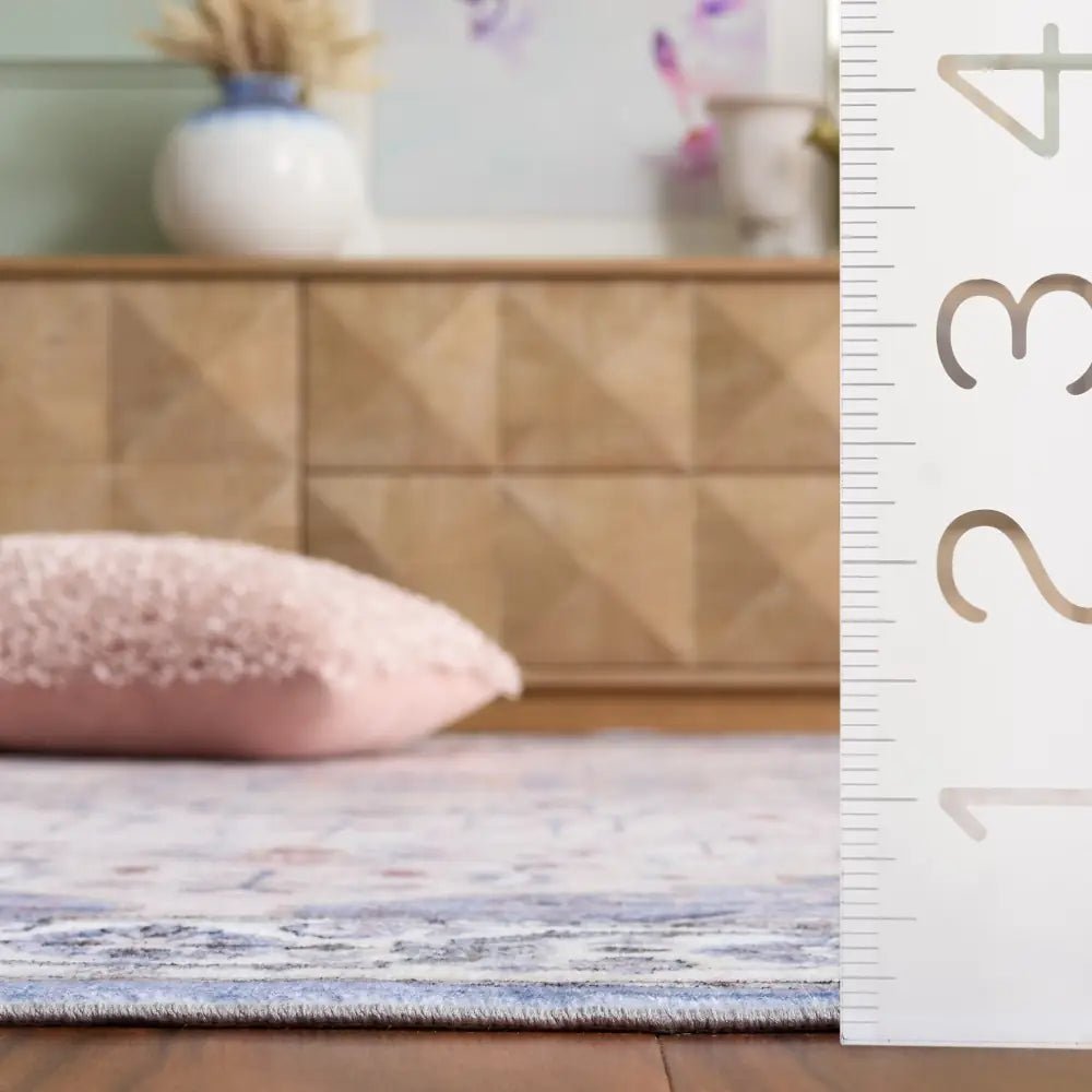 Safavieh Arizona 5'-0" x 8'-0" Rug in Beige / Light Blue
