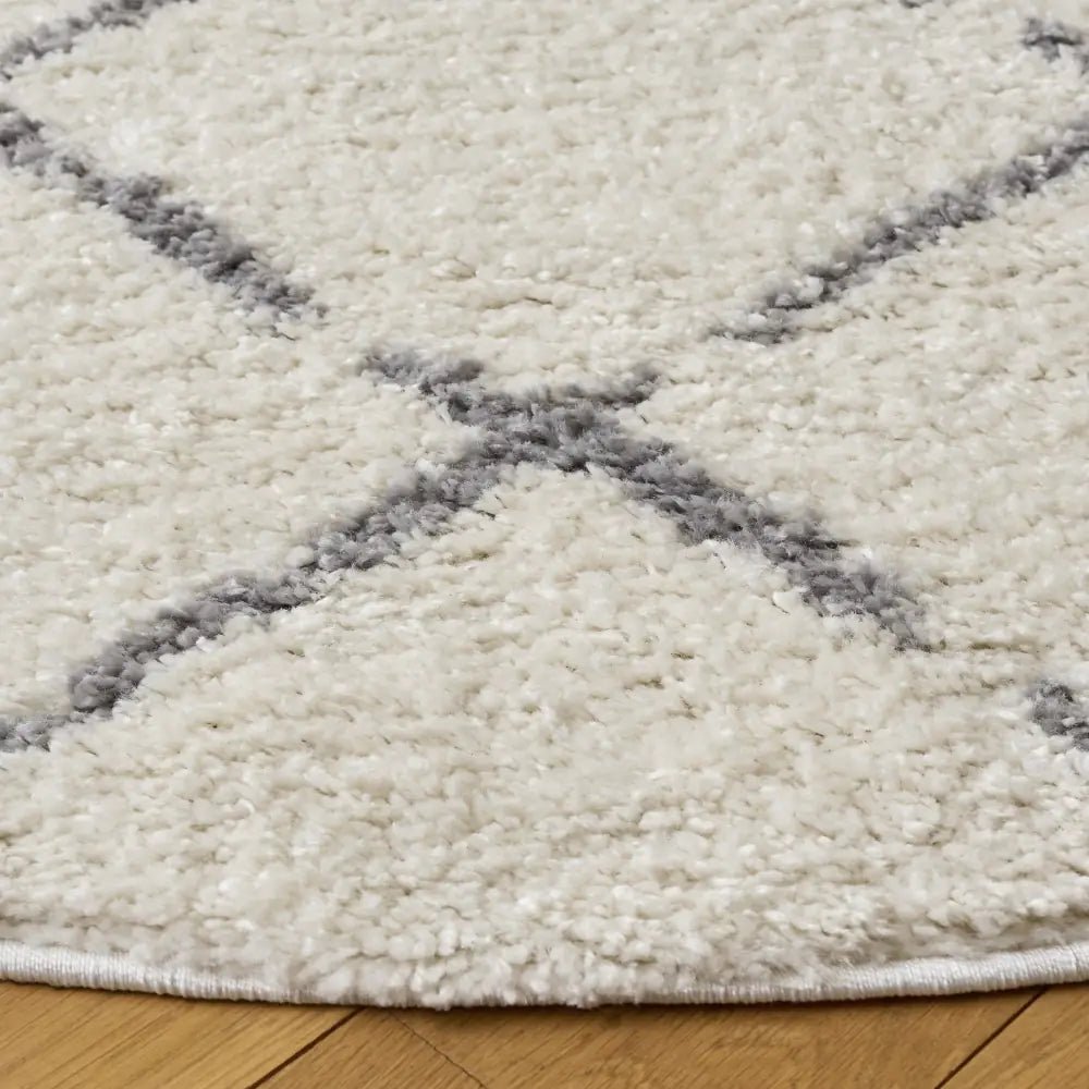 Safavieh Arizona Shag 6'-7" x 6'-7" Rug in Ivory / Grey