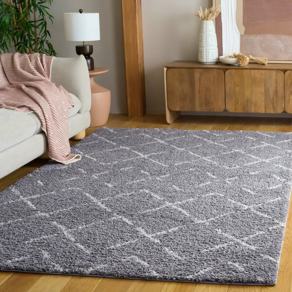 Safavieh Arizona Shag 5'-1" x 7'-6" Rug in Dark Grey / Ivory