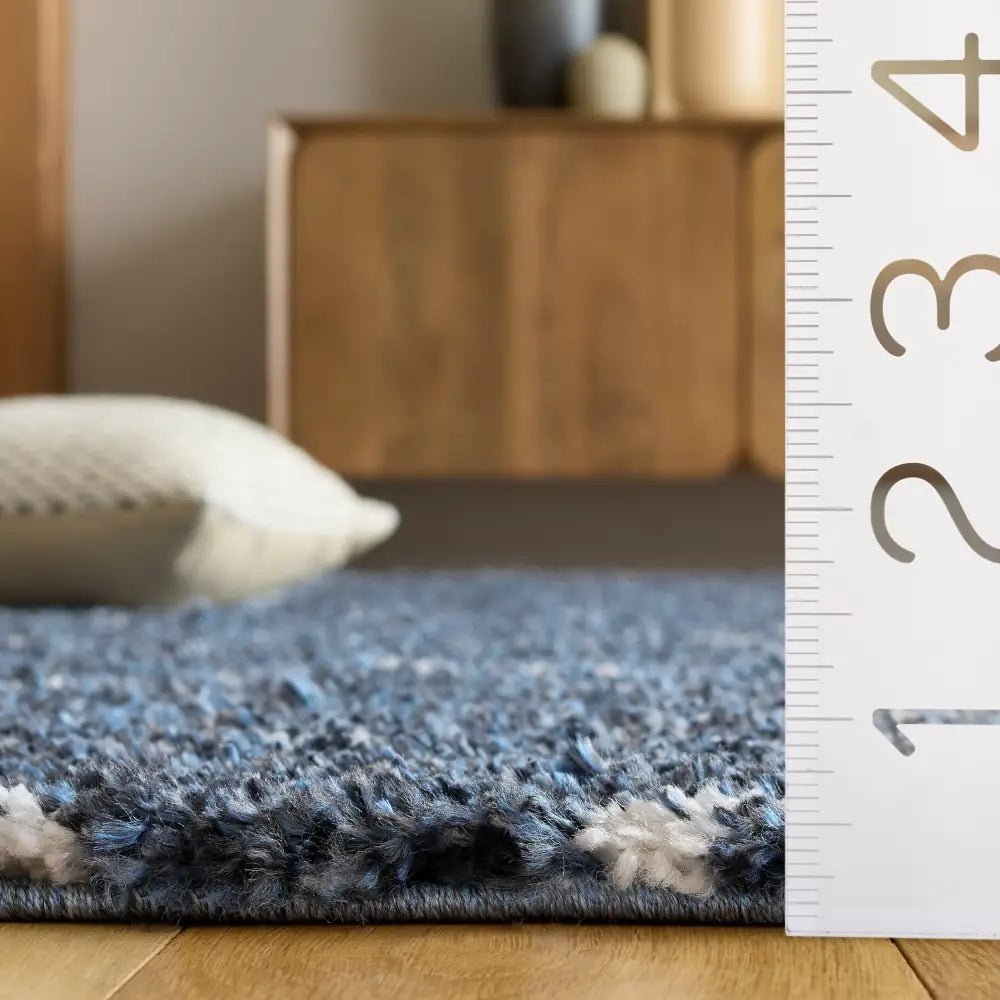 Safavieh Arizona Shag 5'-1" x 7'-6" Rug in Slate Blue / Ivory