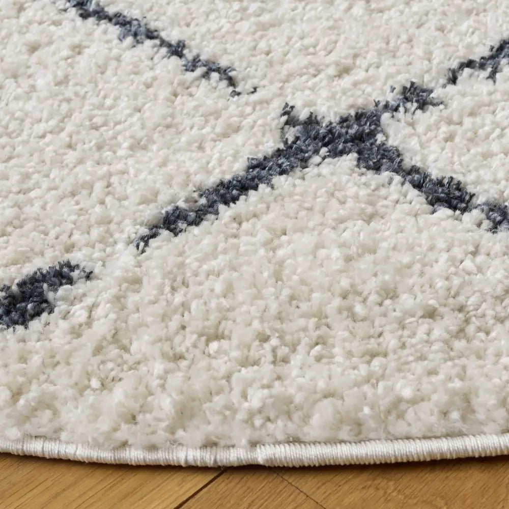 Safavieh Arizona Shag 6'-7" x 6'-7" Rug in Ivory / Slate
