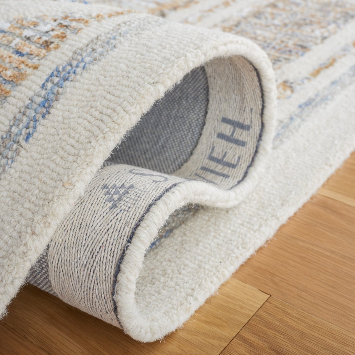 Safavieh Artistry Arr665D Ivory/Gold Rugs.
