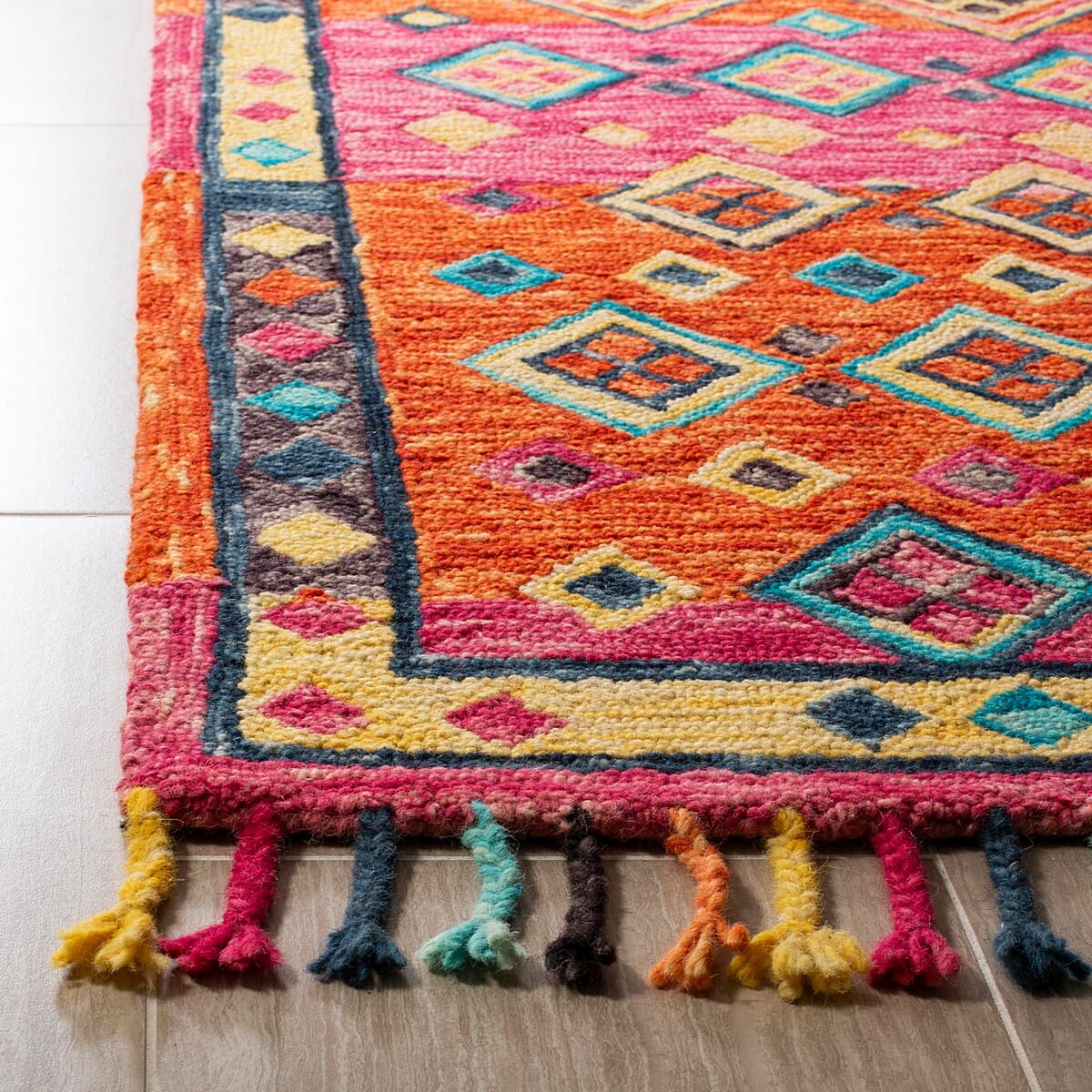 Safavieh Aspen Apn138A Orange/Fuchsia Rug.