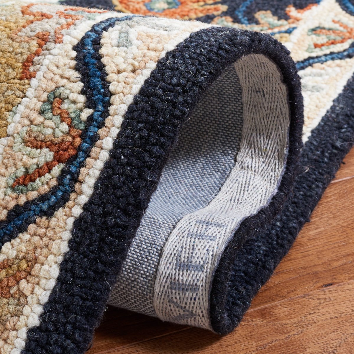 Safavieh Aspen Apn145Z Black/Rust Rug.