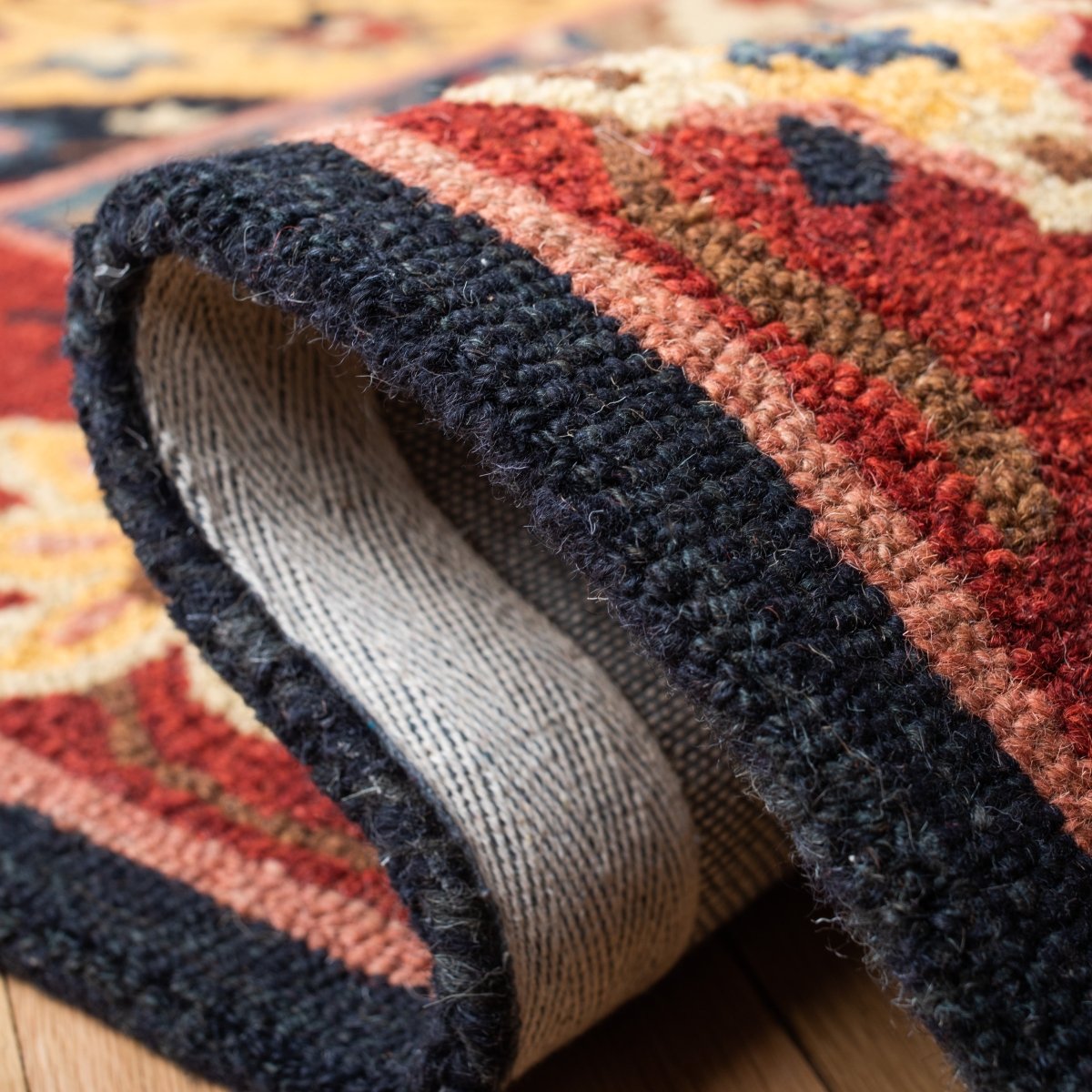 Safavieh Aspen Apn402Q Red/Gold Rugs.