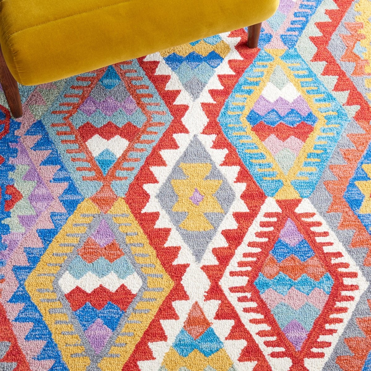 Safavieh Aspen Apn407A Ivory/Red Rug.