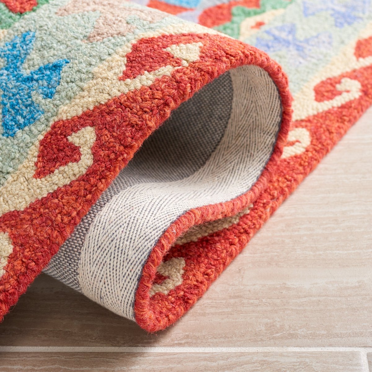 Safavieh Aspen Apn408Q Red/Blue Rug.