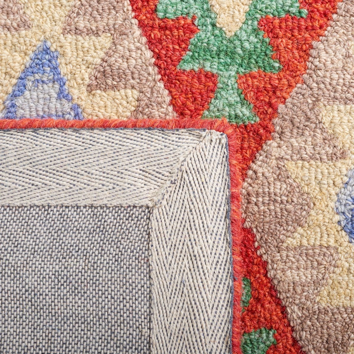 Safavieh Aspen Apn408Q Red/Blue Rug.