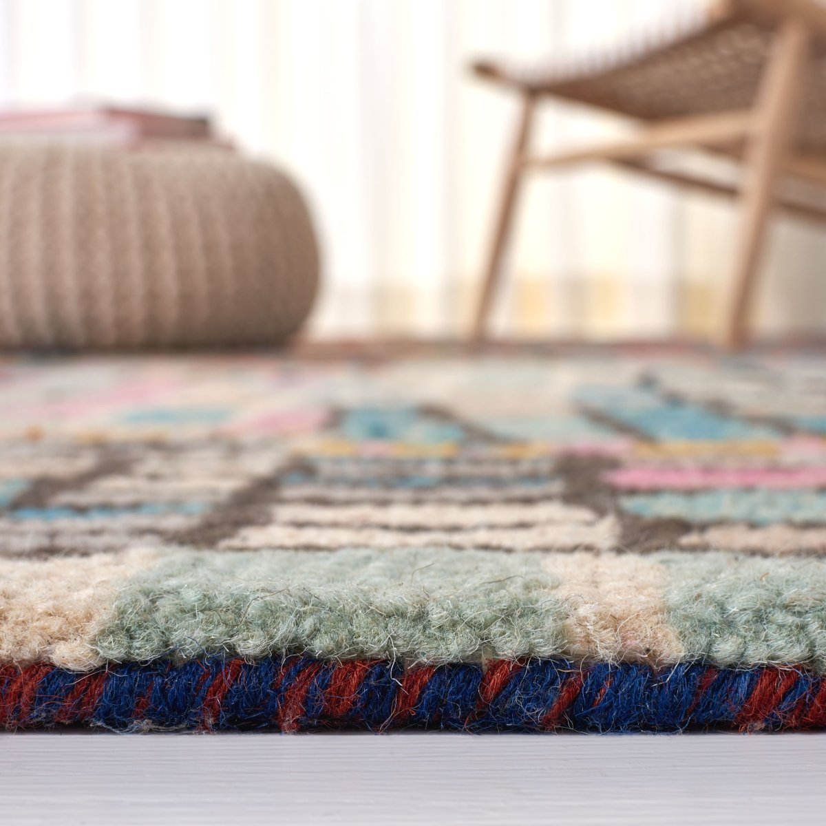 Safavieh Aspen Apn517A Ivory/Black Rug.