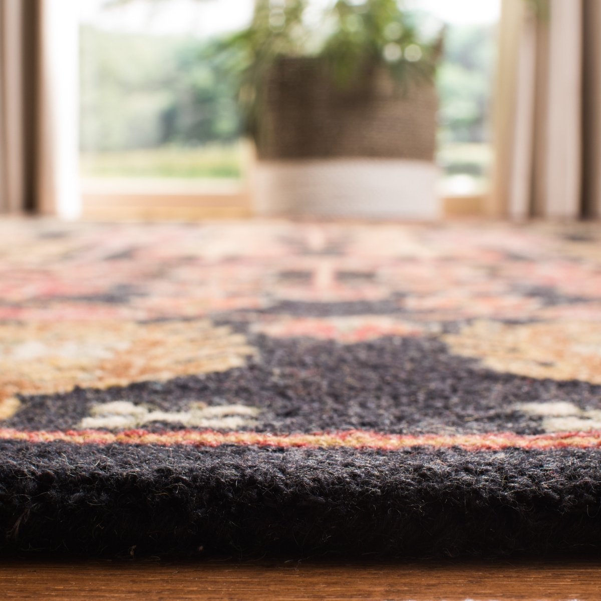 Safavieh Aspen Apn522Z Black/Red Rug.