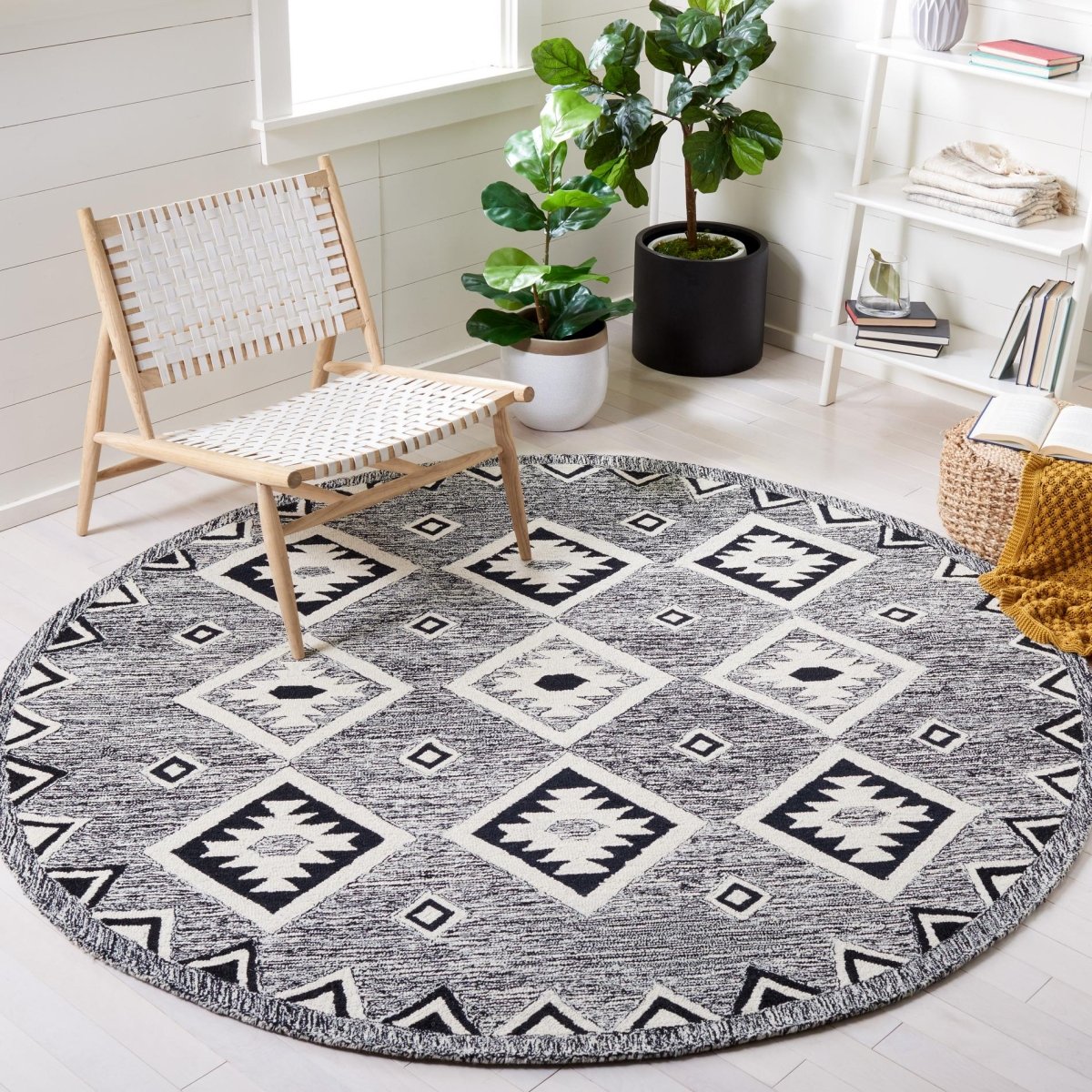 Safavieh Aspen Apn814Z Black/Ivory Rug.