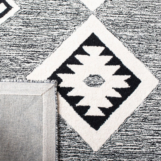 Safavieh Aspen Apn814Z Black/Ivory Rug.