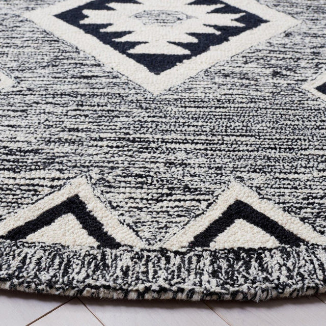 Safavieh Aspen Apn814Z Black/Ivory Rug.