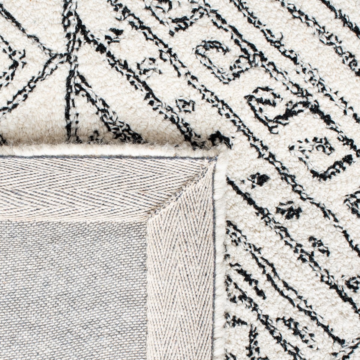 Safavieh Aspen Apn821A Ivory/Black Rug.
