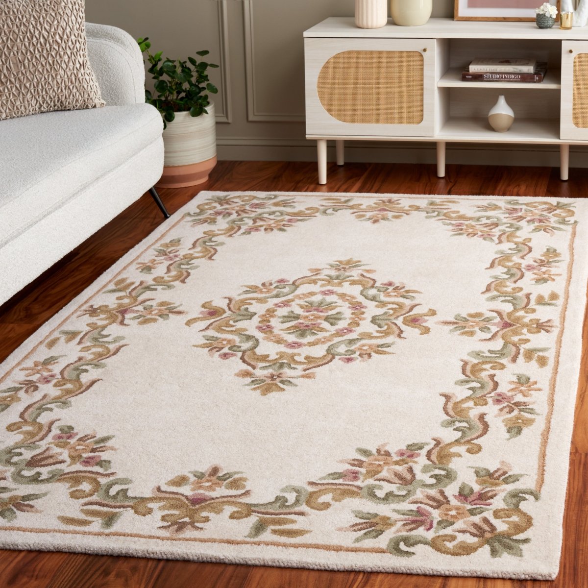Safavieh Aubusson Aub301A Ivory/Green Rug.