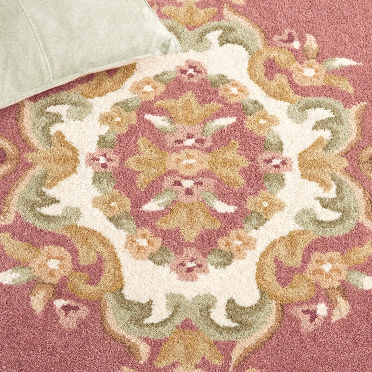 Safavieh Aubusson Aub301U Pink/Ivory Rug.