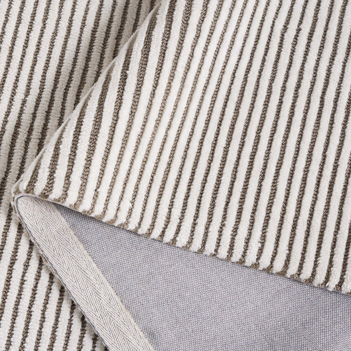 Safavieh Audrey Aud101H Ivory/Dark Grey Rug.