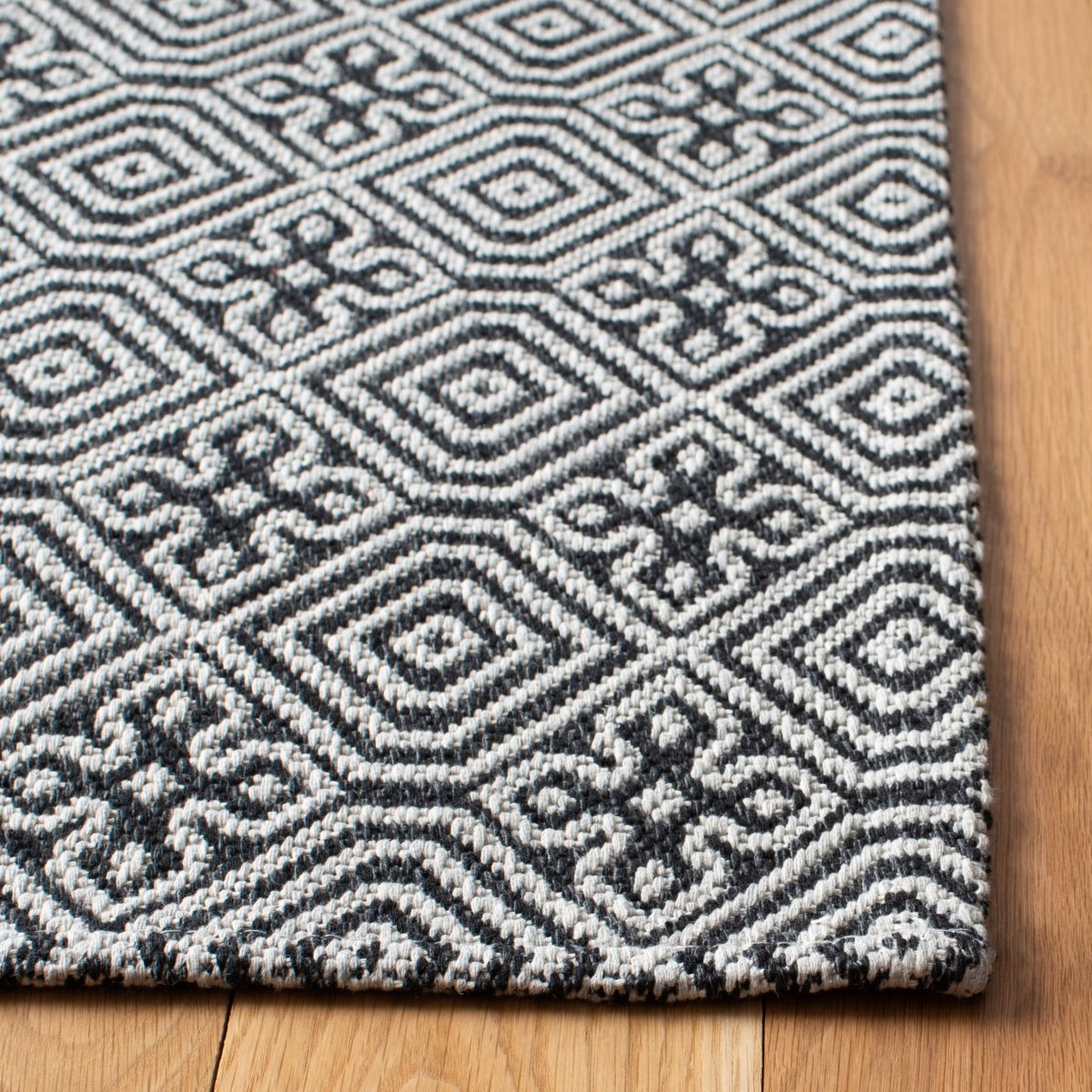 Safavieh Augustine Agt402H Black/Light Grey Rugs.