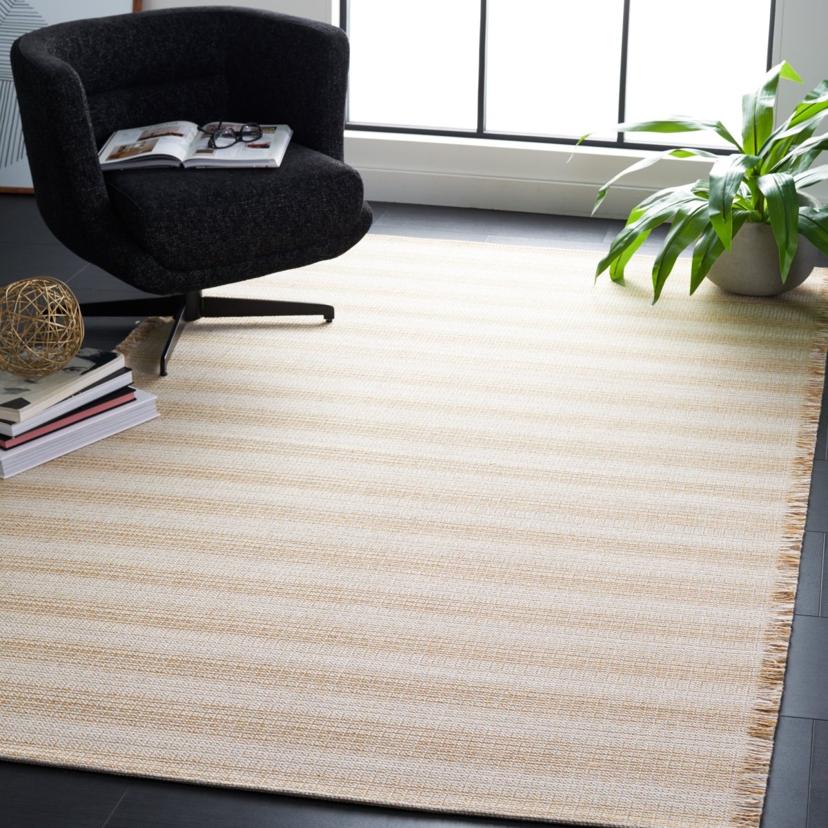 Safavieh Augustine Agt501D Ivory/Gold Rug.