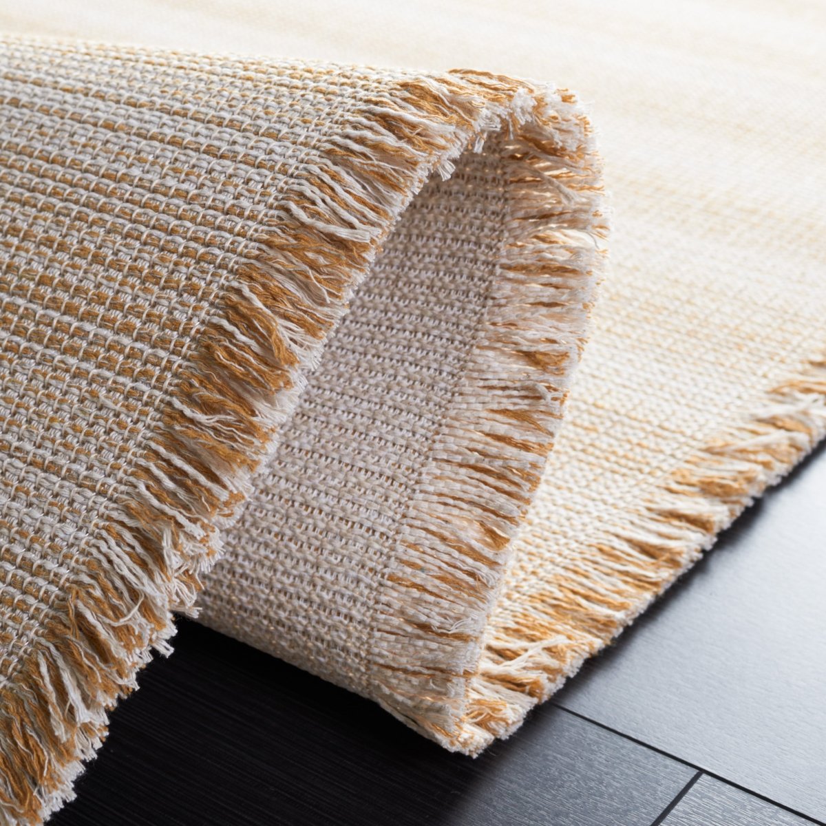 Safavieh Augustine Agt501D Ivory/Gold Rug.