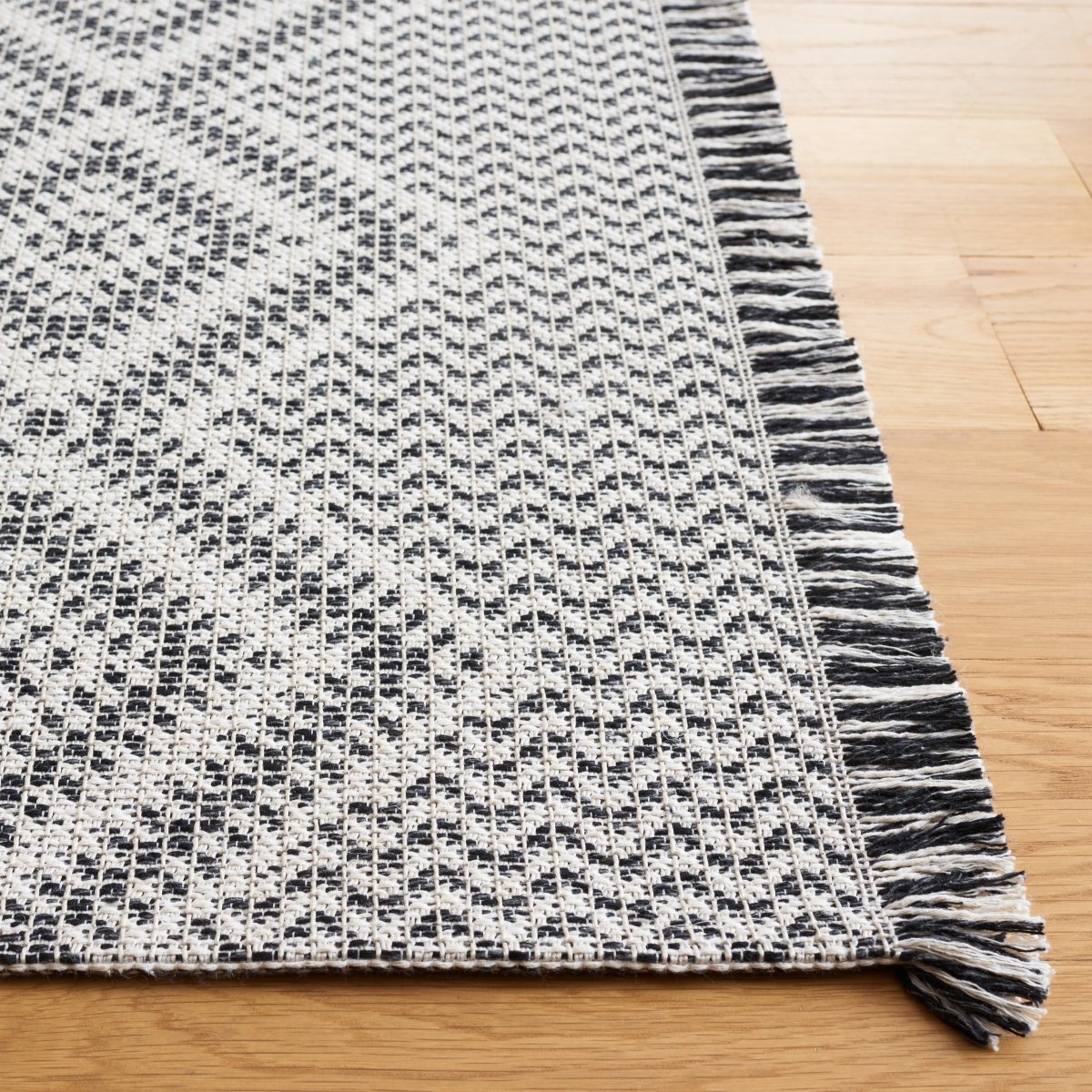 Safavieh Augustine Agt507Z Ivory/Black Rug.