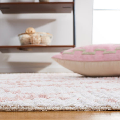 Safavieh Augustine Agt850U Ivory/Pink Rug.